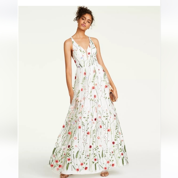 City Studio Dresses & Skirts - NWT City Studio Floral Embroidered Gown